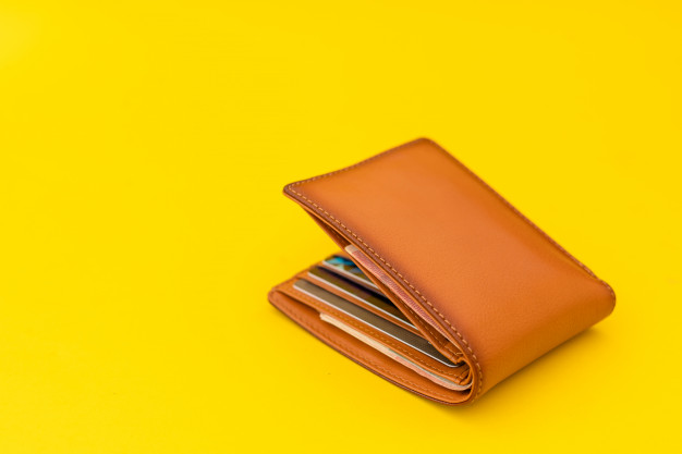 new-leather-brown-men-wallet-yellow_30478-5470